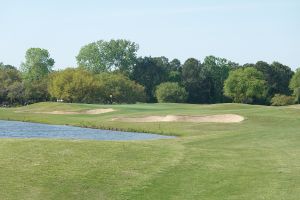 Barefoot (Fazio) 18th Approach
